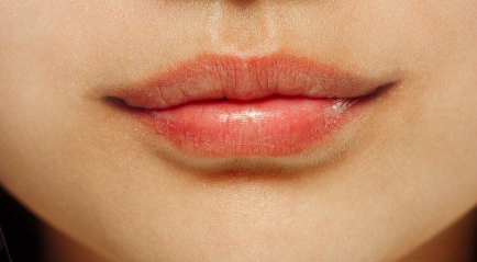 Cara Memerahkan Bibir Secara Alami dalam 1 Hari